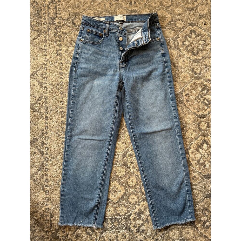 Universal Thread Women Mid Rise Slim Straight Jeans 8R Medium Wash Raw Hem Denim